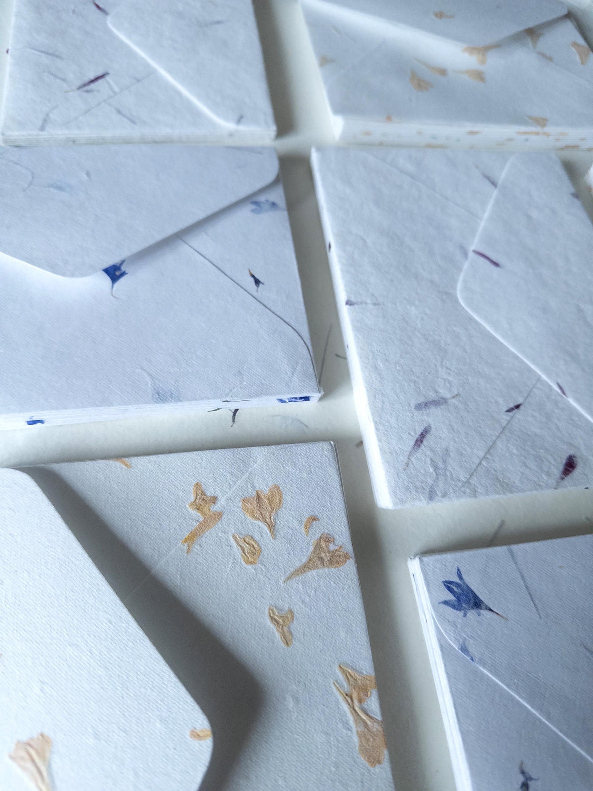 SET OF FIVE Handmade Paper with Envelop, Different flower, real pressed flower A5 & A6 paper, inkjet paper, Papier Fait Main