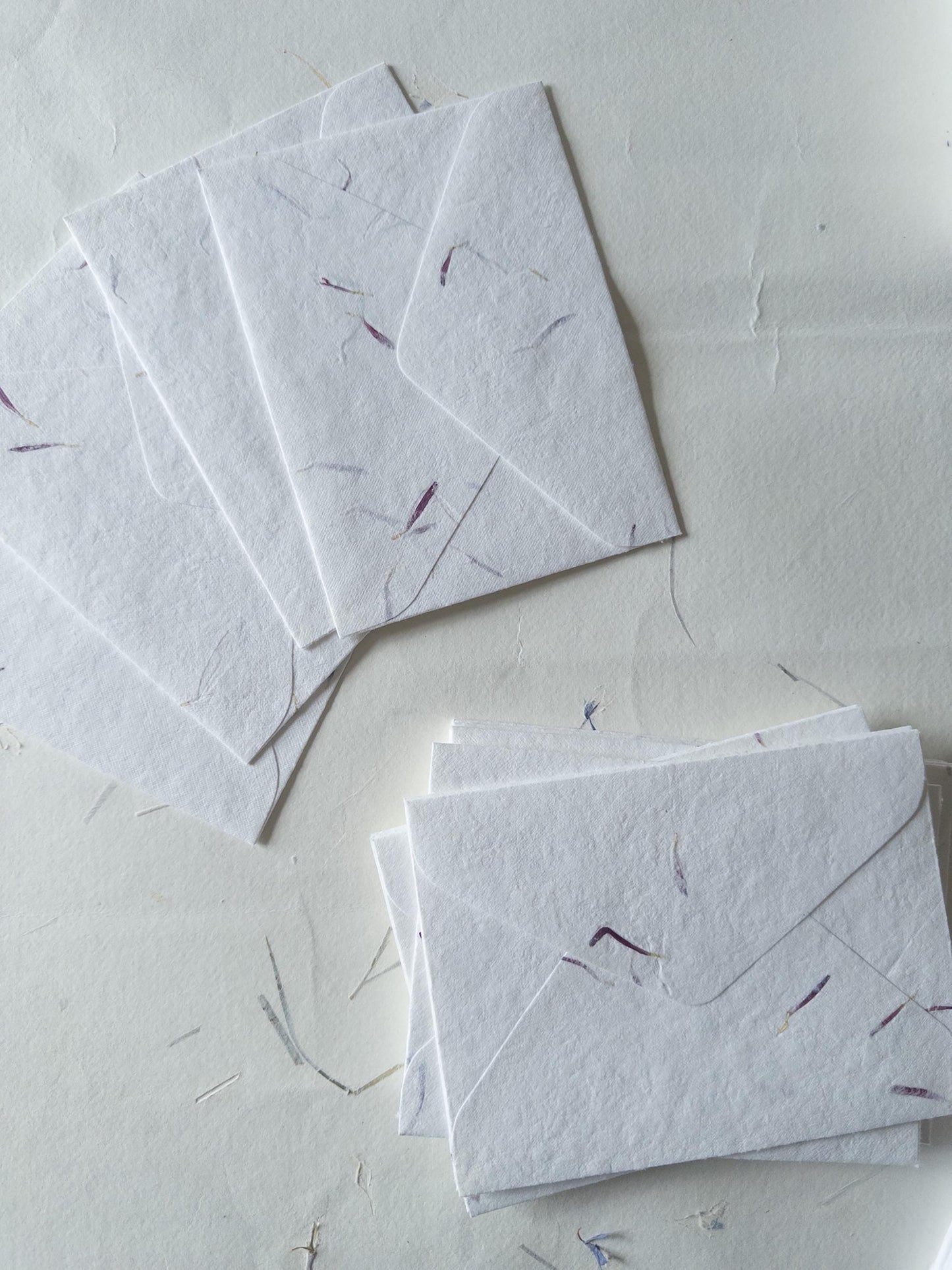 SET OF FIVE Handmade Paper with Envelop, Different flower, real pressed flower A5 & A6 paper, inkjet paper, Papier Fait Main