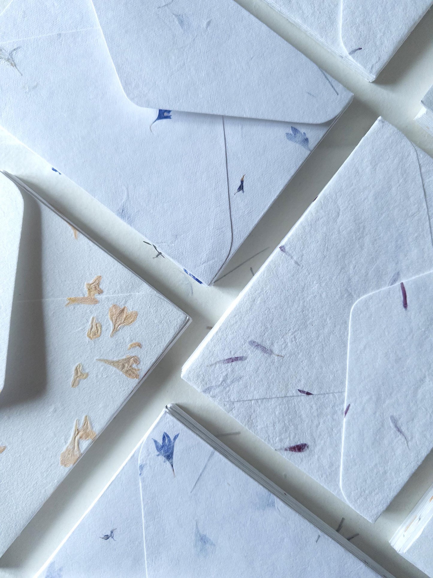 SET OF FIVE Handmade Paper with Envelop, Different flower, real pressed flower A5 & A6 paper, inkjet paper, Papier Fait Main