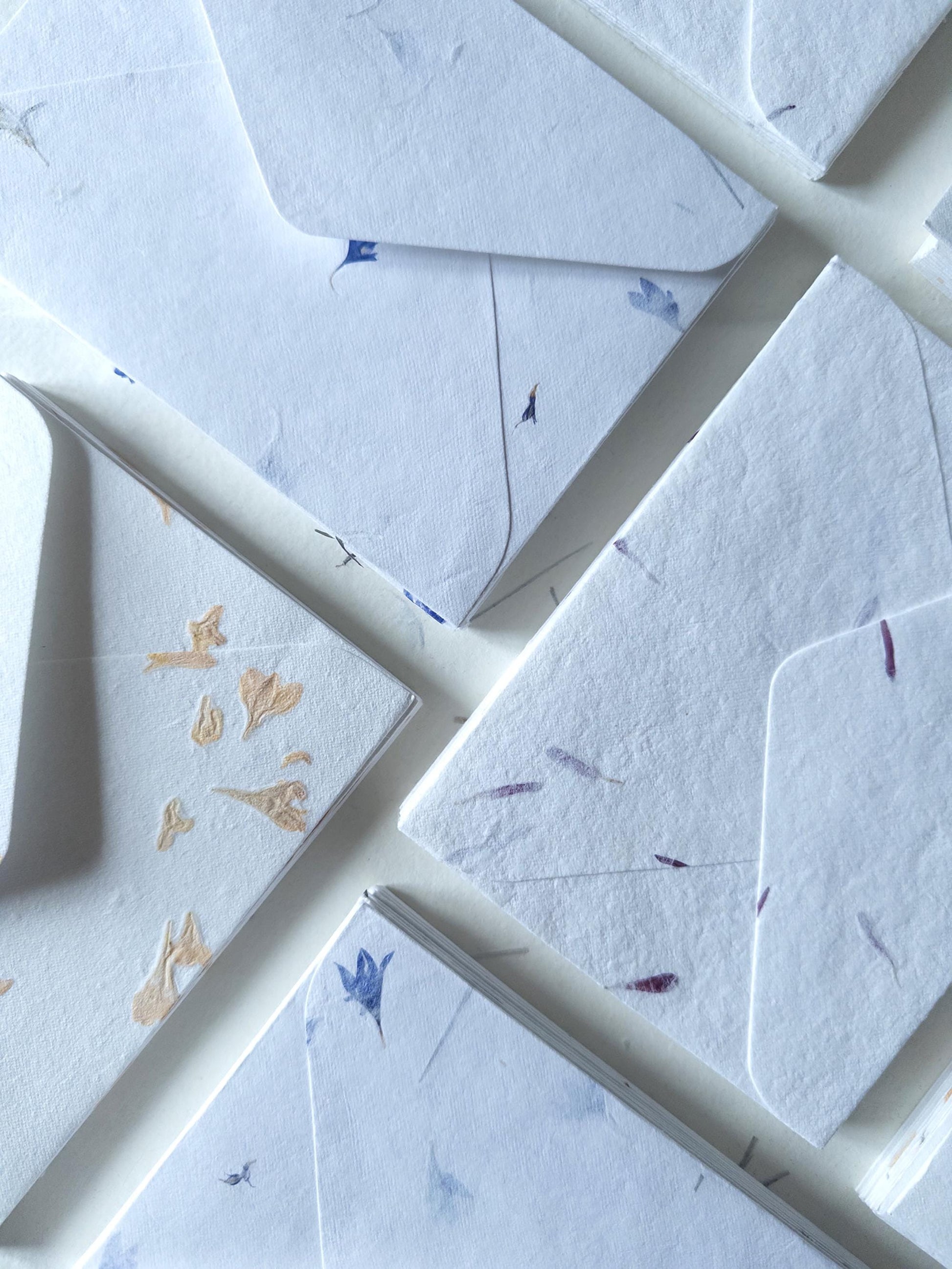 SET OF FIVE Handmade Paper with Envelop, Different flower, real pressed flower A5 & A6 paper, inkjet paper, Papier Fait Main