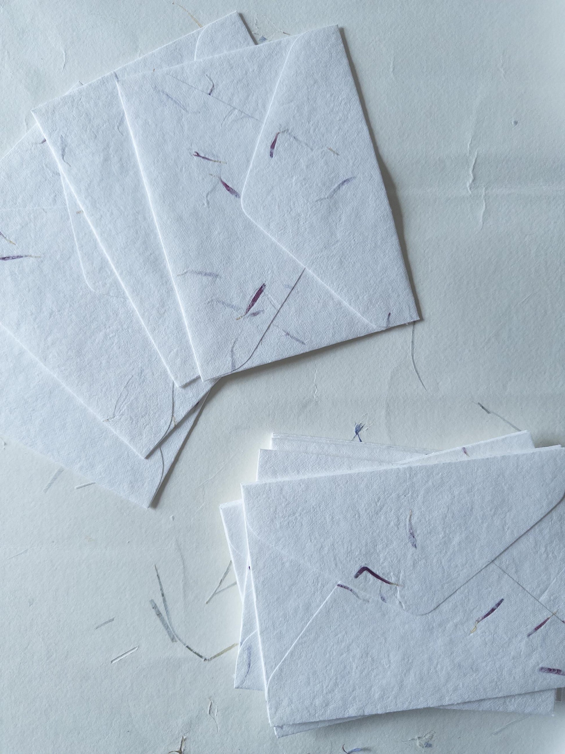 SET OF FIVE Handmade Paper with Envelop, Different flower, real pressed flower A5 & A6 paper, inkjet paper, Papier Fait Main