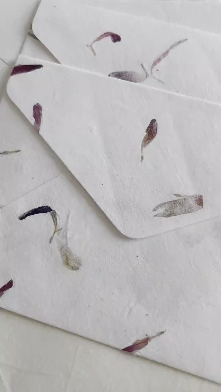 SET OF FIVE  Handmade Paper with Envelop, Different flower, real pressed flower A5 & A6 paper, inkjet paper, Papier Fait Main